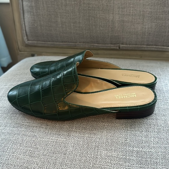NEW Michael by Micheal Kors Faux croc mules / flats / green / 7.5M - Picture 4 of 9